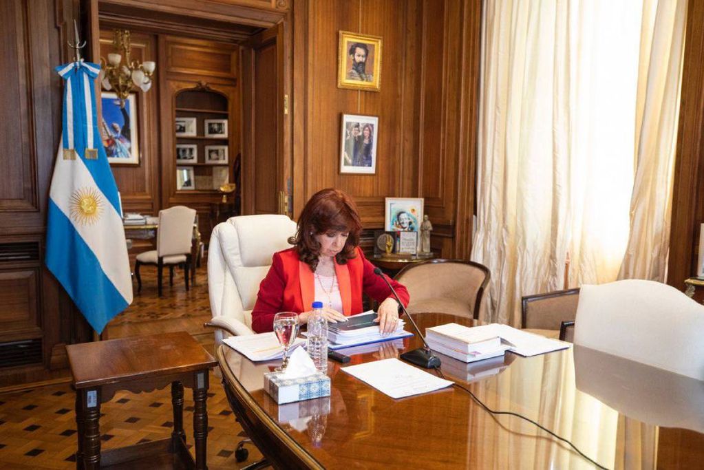 Cristina Kirchner se reunirá con representantes de los jueces este miércoles por el artículo que los obliga a pagar ganancias. 