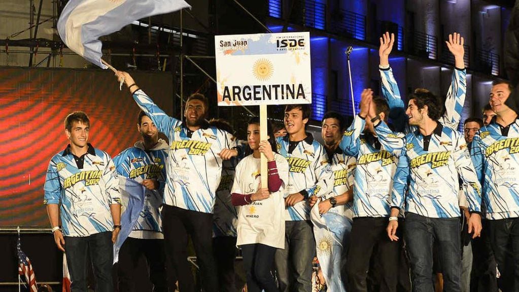 Argentina, en el desfile de delegaciones del ISDE 2021, que se concretó en Italia.