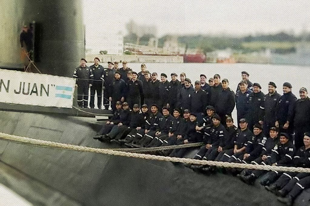 La tripulación del ARA San Juan estaba compuesta por 43 hombres y una mujer.