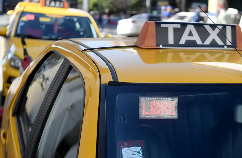 Córdoba: aumentan un 40% taxis y remises. (Ramiro Pereyra / La Voz)