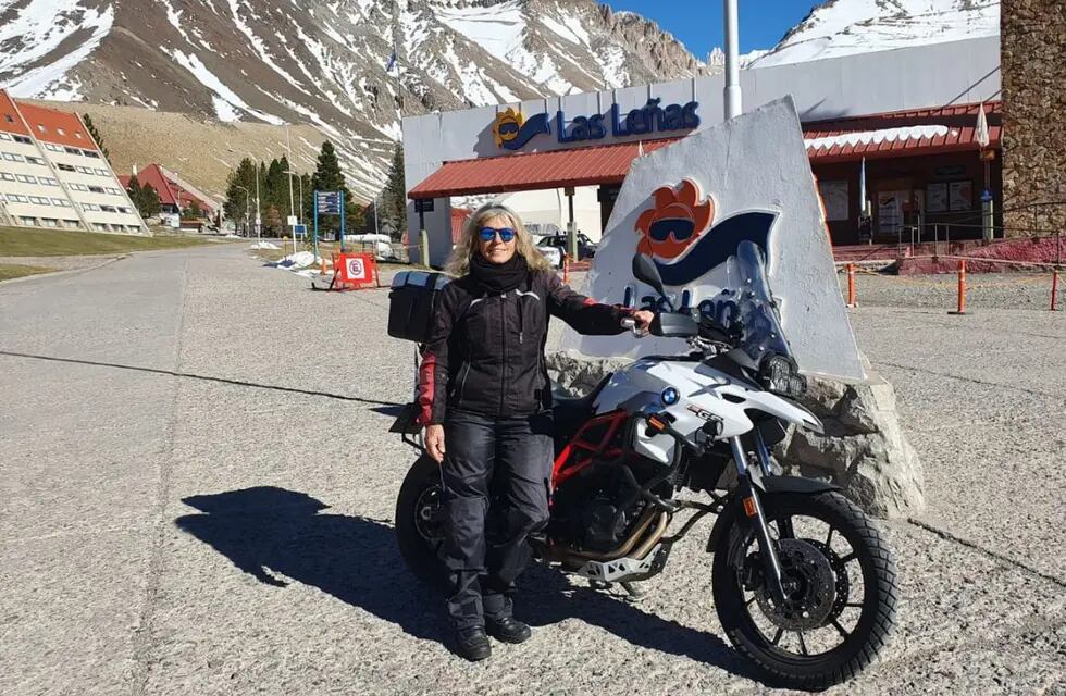 Alicia Burnowicz, la motoquera que viaja por el país e inspira a otras mujeres.