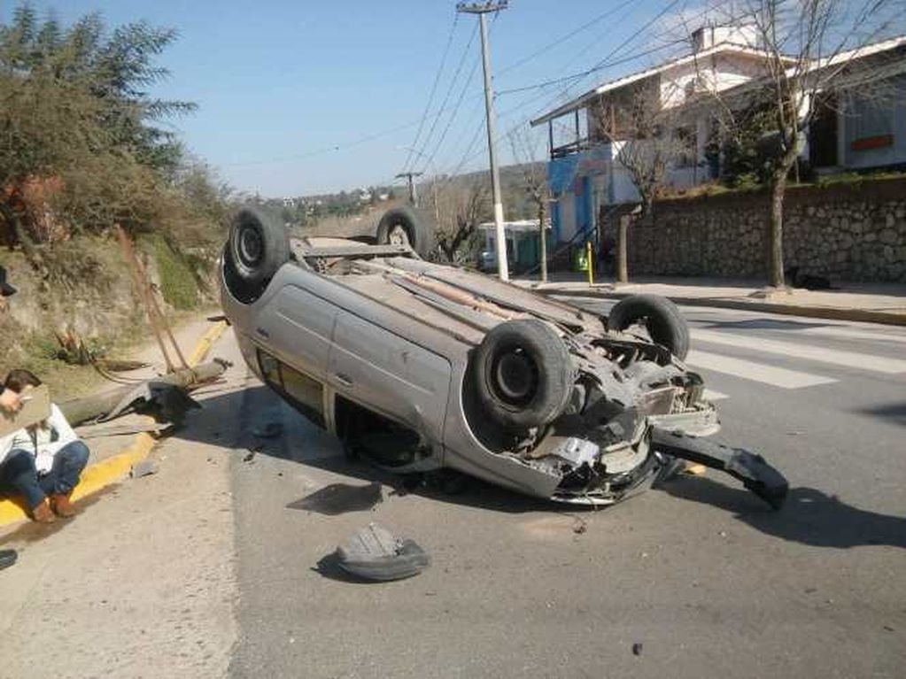 Accidente vial en Agua de Oro.