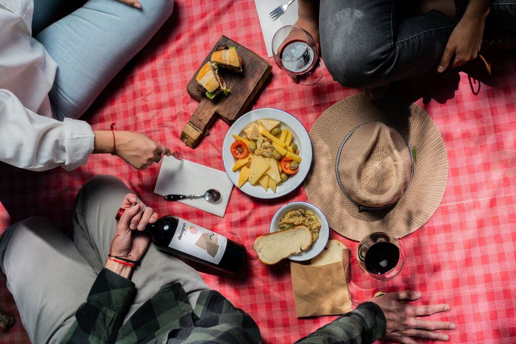 Tener un picnic es una forma de sorprender a tu persona especial.