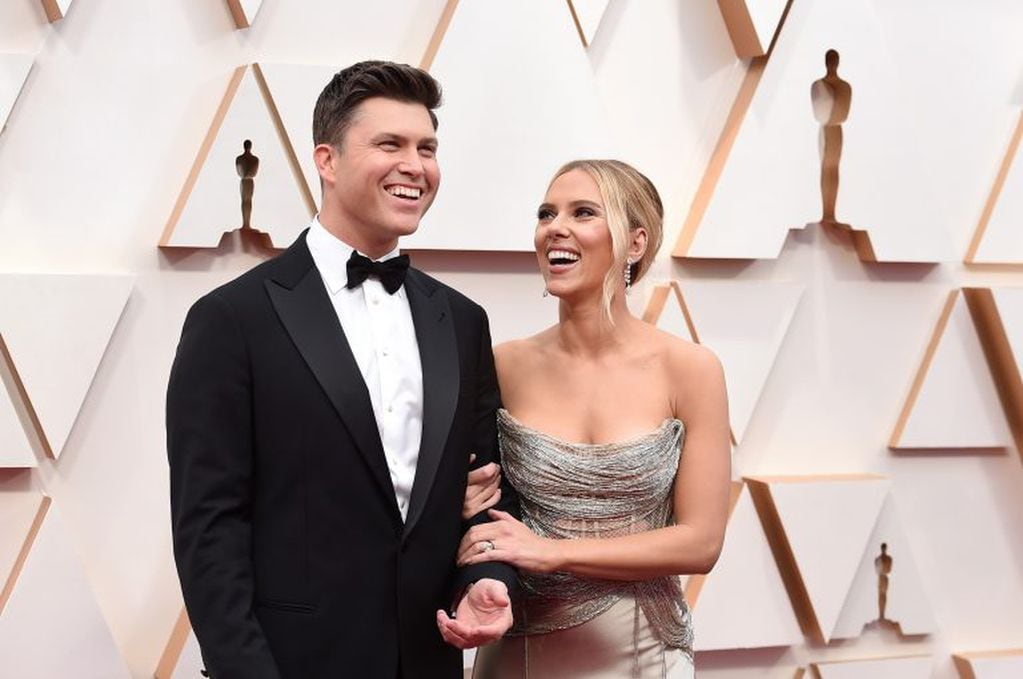 Scarlett Johansson y Colin Jost (web)