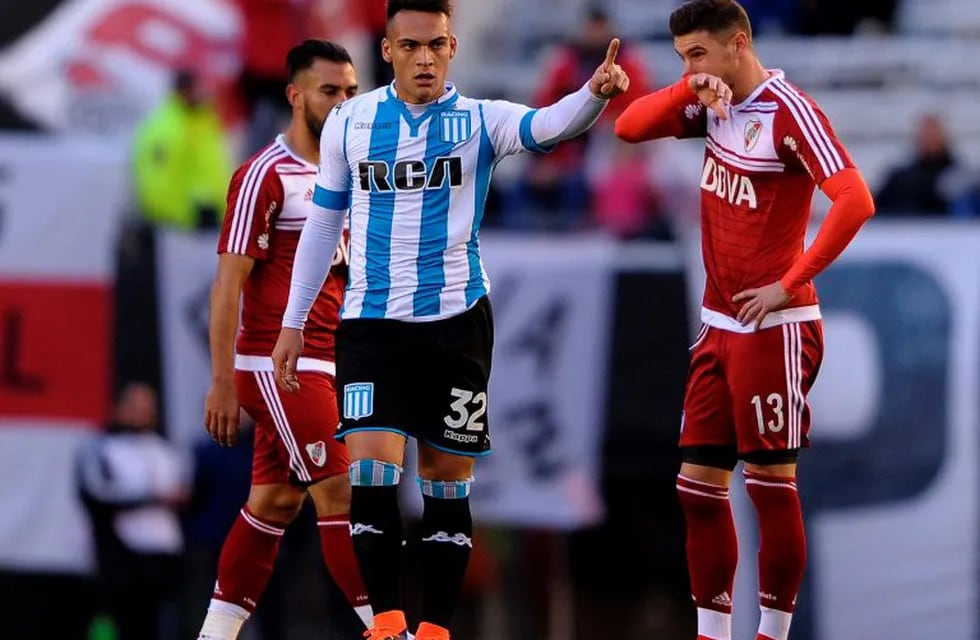 Racing's forward Lautaro Martinez (C) celebrates after scoring against River Plate during their Argentina First Division football match at the Antonio Vespucio Liberti stadium in Buenos Aires, on June 18, 2017. / AFP PHOTO / ALEJANDRO PAGNI