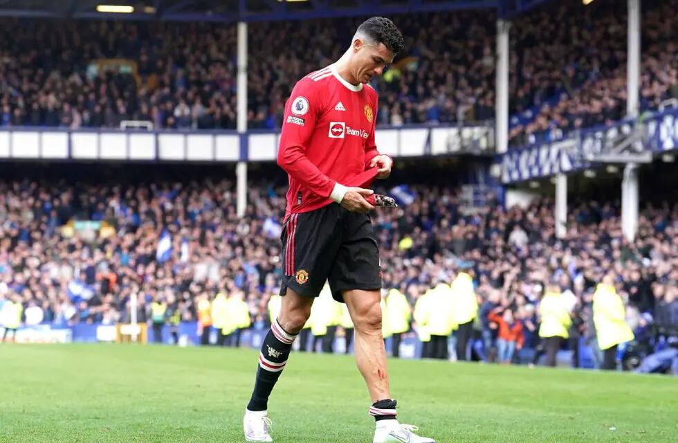 Los hinchas del Liverpool bancaron a Cristiano Ronaldo tras la muerte de uno de sus hijos. (AP)