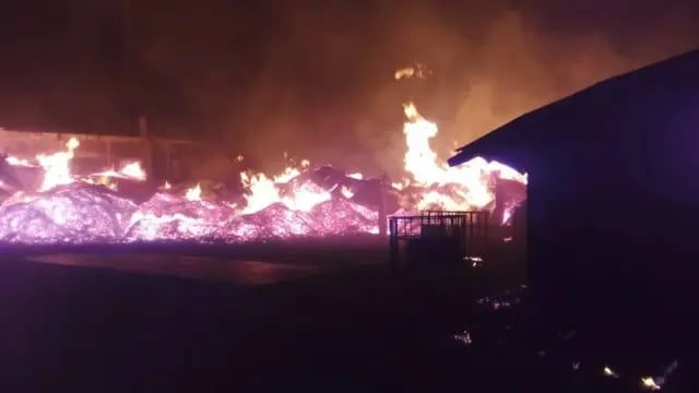 Incendio en Candelaria: aserradero consumido totalmente por el fuego