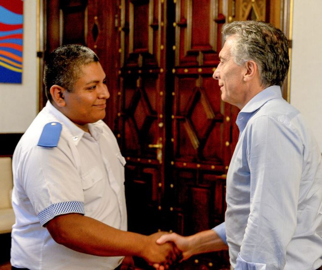 Mauricio Macri respaldó a Luis Chocobar por su accionar y lo recibió en la Casa Rosada. Foto: DPA.