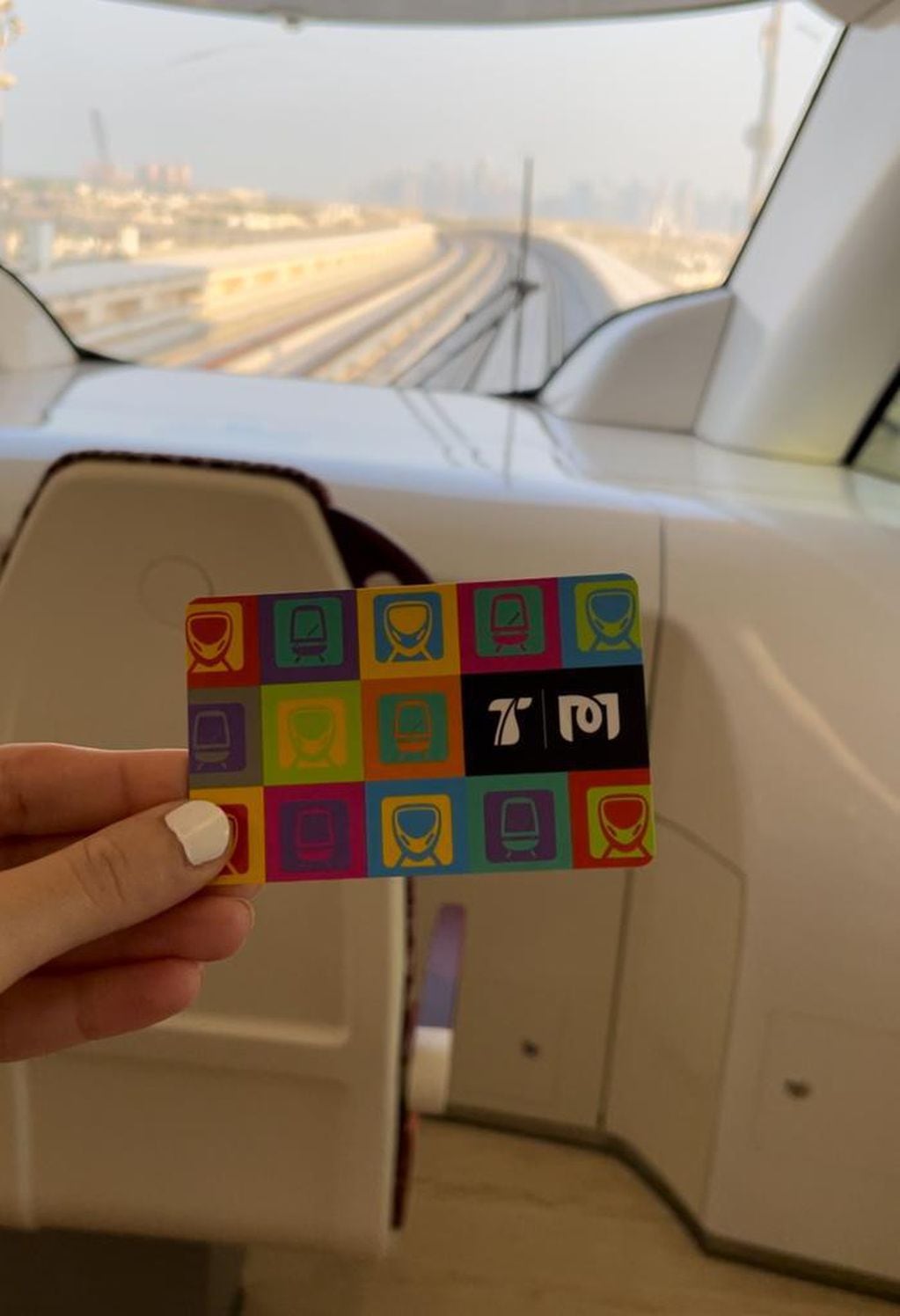 La MetroCard se puede comprar con tarjeta o con efectivo en cualquier estación.