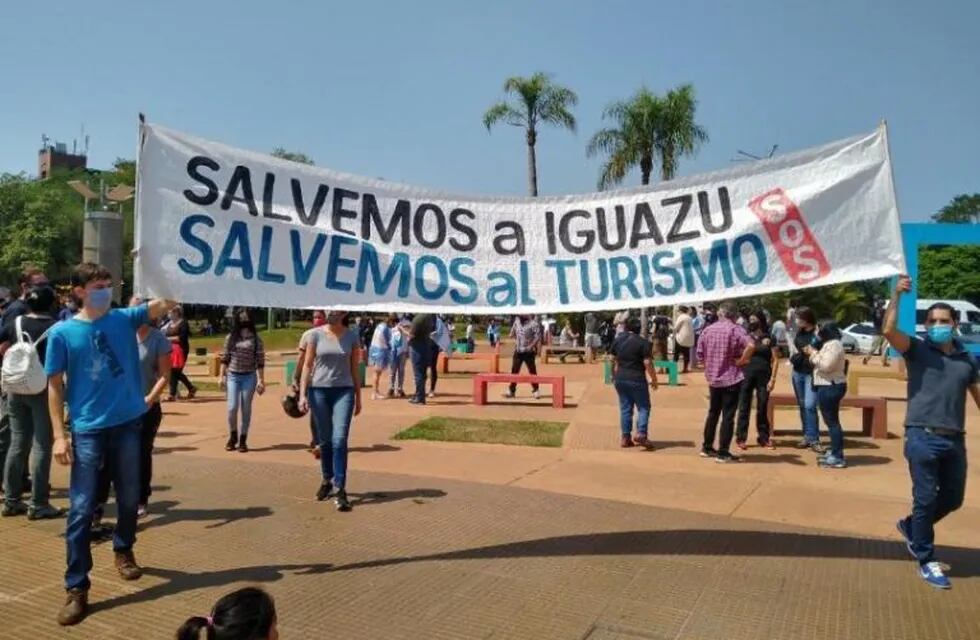 Marcharon por la reactivación turística en Iguazú
