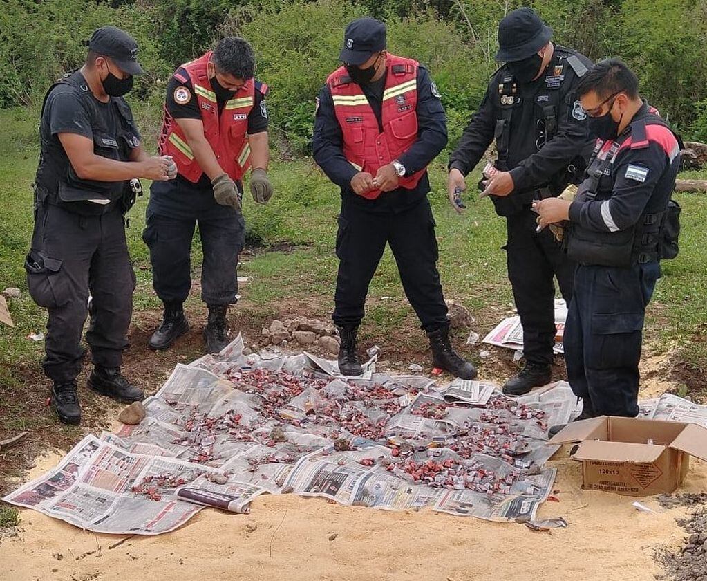 Las medidas de seguridad de la destrucción estuvieron a cargo del personal de la División Explosivos dependiente de la Dirección General de Bomberos de la Policía de Jujuy.