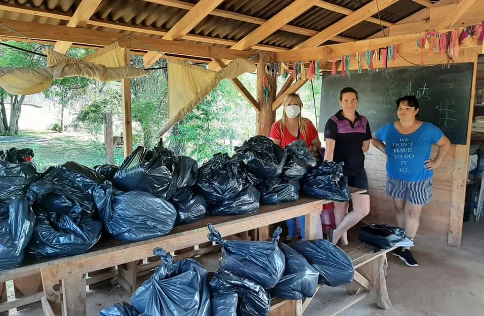 Hicieron entrega de mercadería e insumos a varios merenderos de Puerto Iguazú.