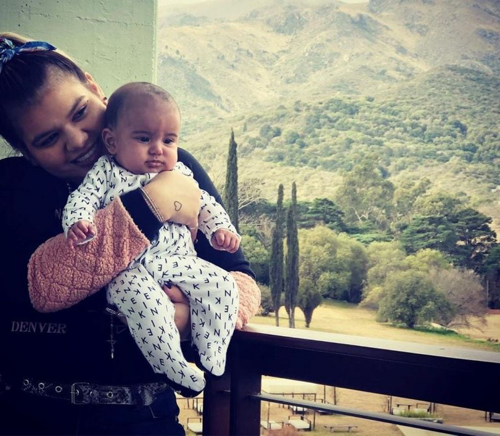 La hija de Jorge Rial y su bebé, Francesco Benicio, fruto de su relación su expareja con Facundo Ambrosioni (Instagram: @moreerial)
