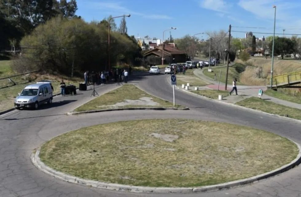 Construirán un paso peatonal entre Fuerte Argentino y el Palihue