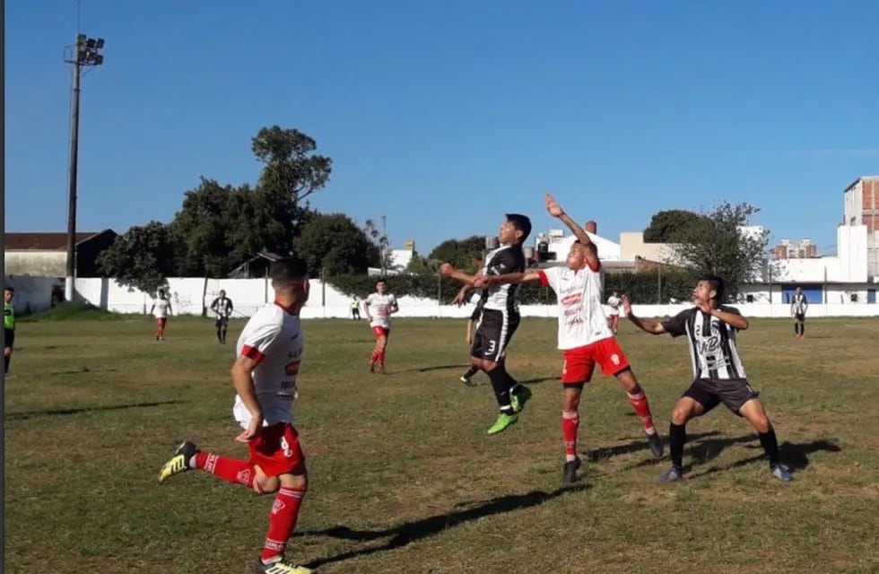 Atlético Posadas se impuso a Huracán en el fútbol posadeño. (Liga Posadeña de Fútbol)