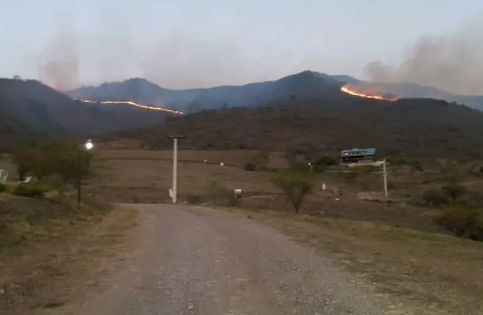 Incendio en La Calderilla (El Tribuno)