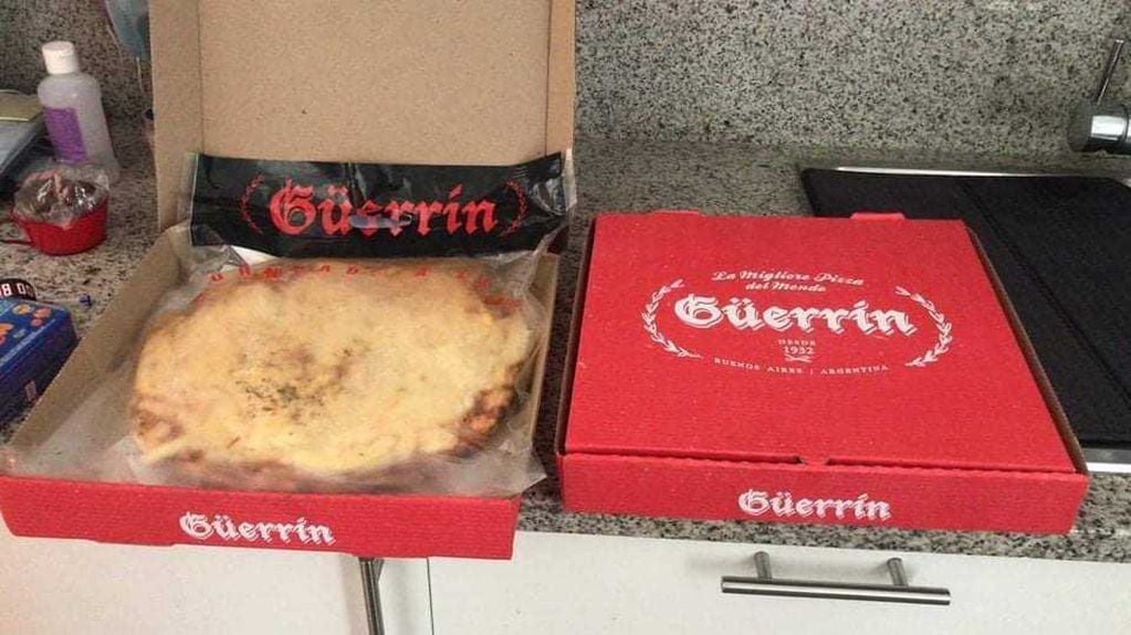 Una usuaria se llevó pizzas selladas al vacío de Guerrin y las vende a 20 euros cada una
