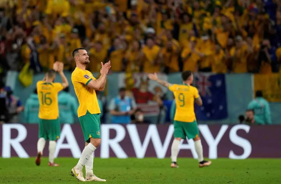 Australia festeja la clasificación a octavos de final del Mundial Qatar 2022. (AP)