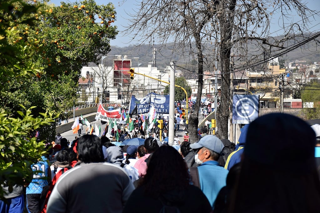Una marcha contra el "tarifazo" en la energía eléctrica, fue convocada este jueves en Jujuy por organizaciones sociales y sindicatos.