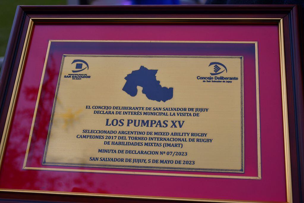 La placa recordatoria que entregó el Concejo Deliberante de San Salvador de Jujuy al seleccionado Pumpas XV.