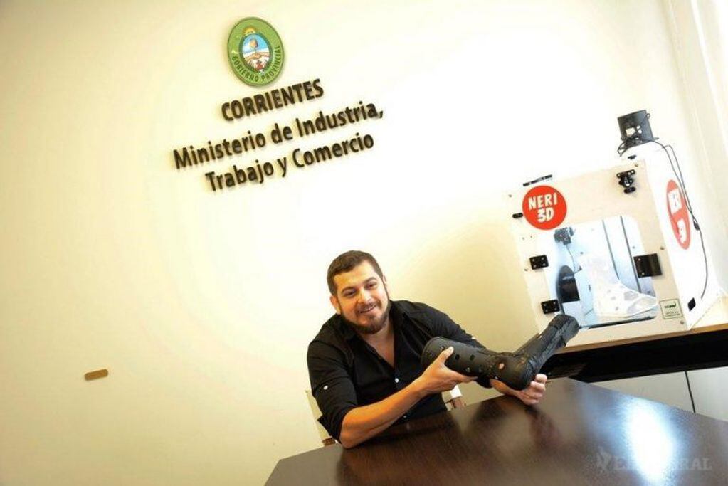 Neri es un emprendedor que fabricó una prótesis con impresoras 3D