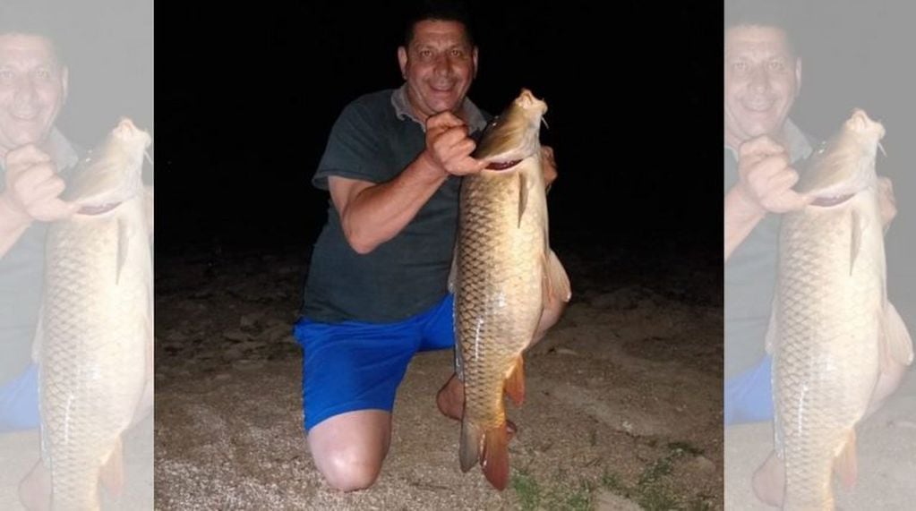 En el dique San Felipe pescaron una carpa de más de 7 kilos.