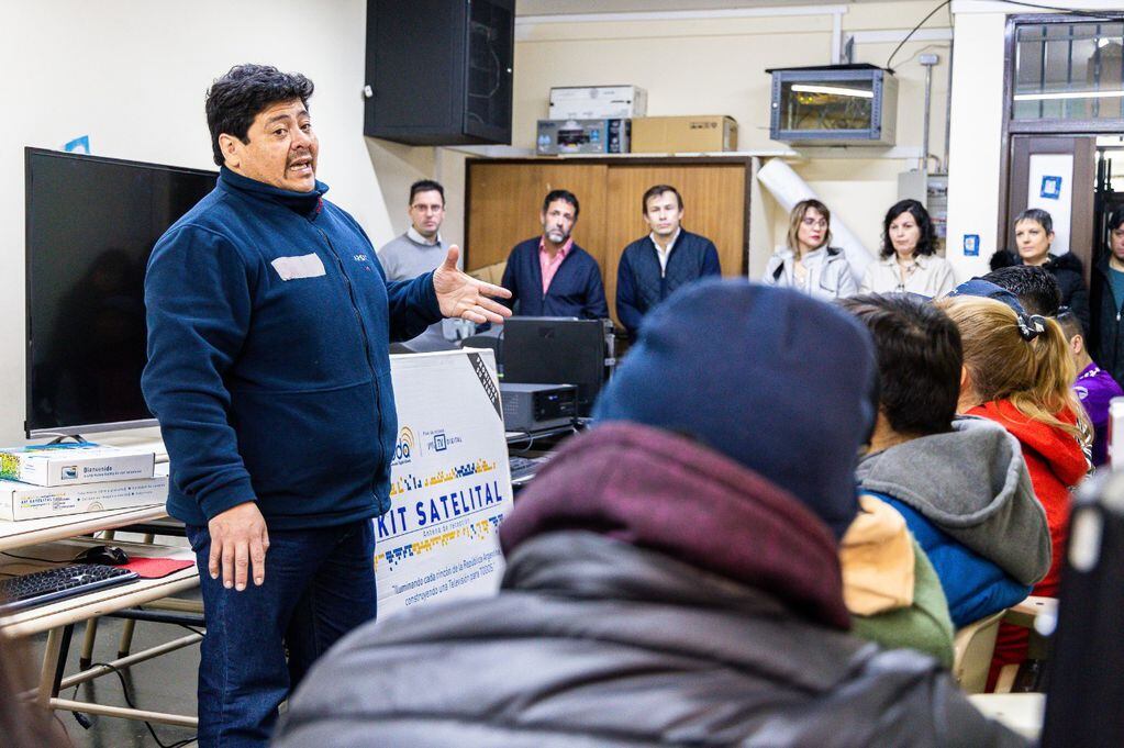 La instalación de los Kits satelitales tiene como objetivo: promover la inclusión social y la diversidad cultural a través del acceso a la tecnología digital.