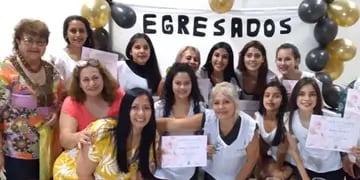 Puerto Iguazú: más de 30 mujeres egresaron en manicuría y pedicuría
