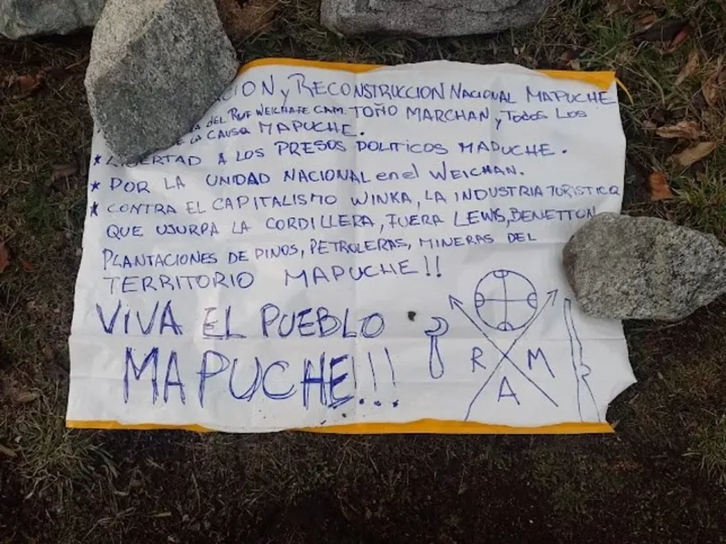 Encontraron una carta en el complejo turístico que atribuye la culpa al pueblo Mapuche.