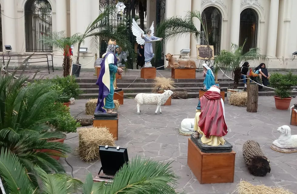 Este año volvió la atracción del tradicional pesebre navideño en el atrio de la Catedral de Jujuy.
