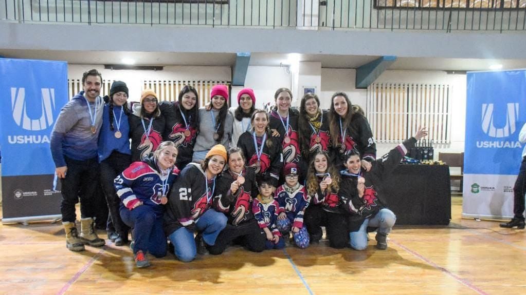 Copa "Fin del Mundo" - Los Ñires Hockey Club, obtuvo el sugundo lugar en la final femenina, tras caer por 1 tanto contra 0.
