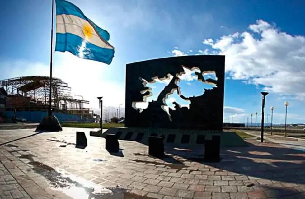 La bandera y los símbolos patricios merecen su protocolo. Eso se enseñará en el Parque del Conocimiento. (CIMECO)