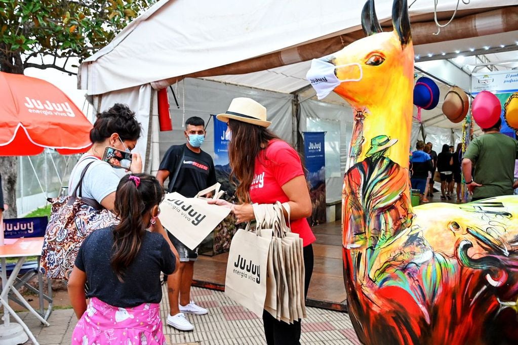 El público que visita Cosquín es invitado a conocer la provincia de Jujuy en cualquier momento del año.