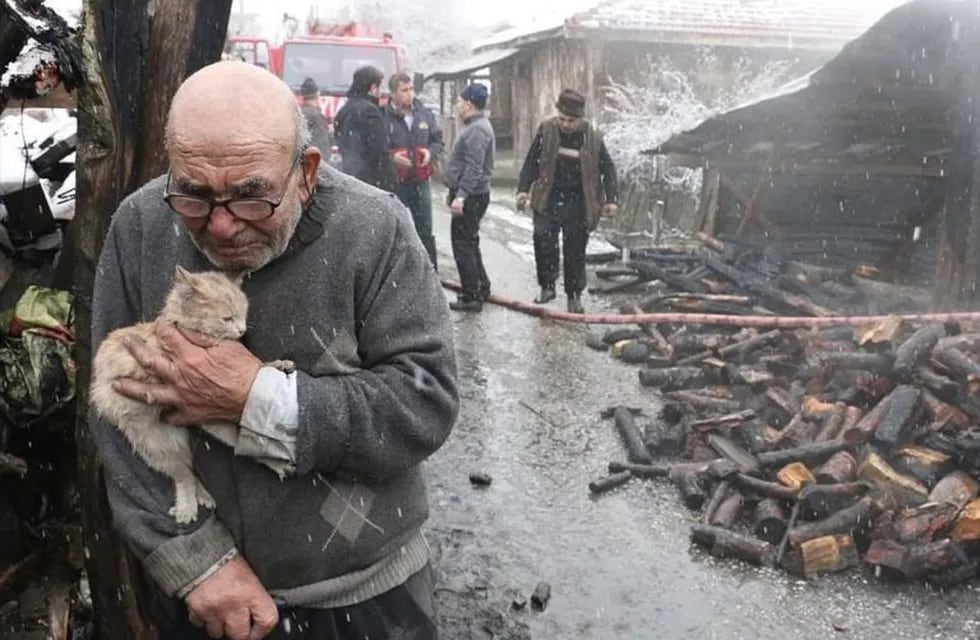 Ali Mese, el turco que salvó a su gata de un  incendio.