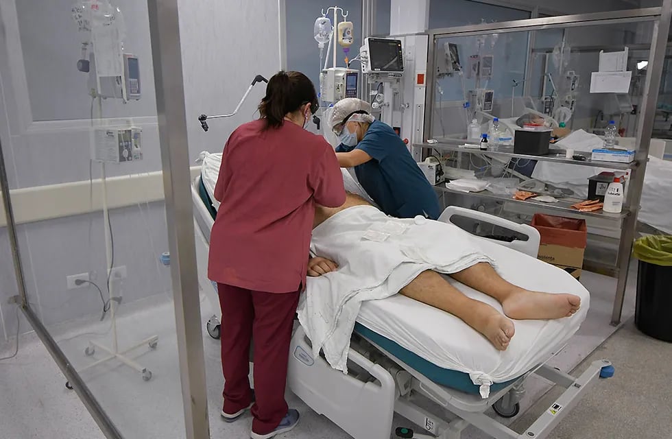 El informe semanal del ministerio de Salud informó que desde que comenzó la pandemia en Mendoza hubo  121.388 casos confirmados de Covid-19. Orlando Pelichotti/Los Andes