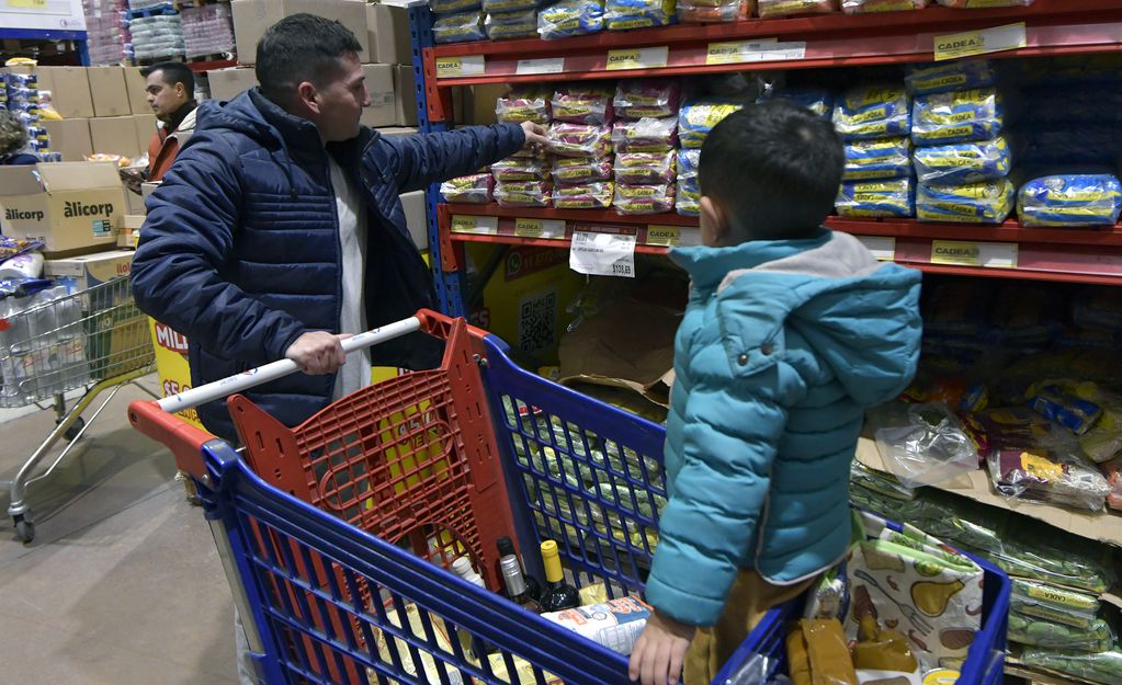 La inflación descontrolada impacta de llenos en las gastos de las familias
