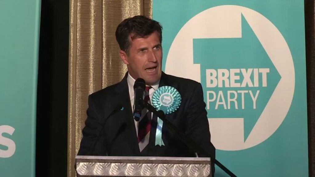 Robert Rowland -  político británico que se ha desempeñado como miembro del Partido Brexit del Parlamento Europeo para el sureste de Inglaterra desde 2019