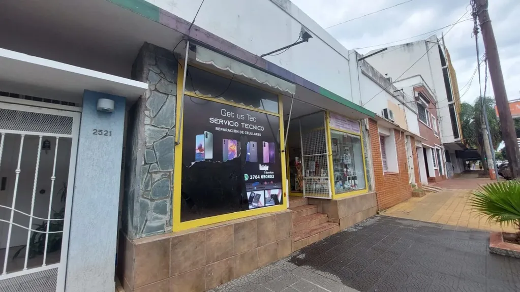 Más de 20 personas fueron estafadas en una tienda de reparación de celulares en Posadas.