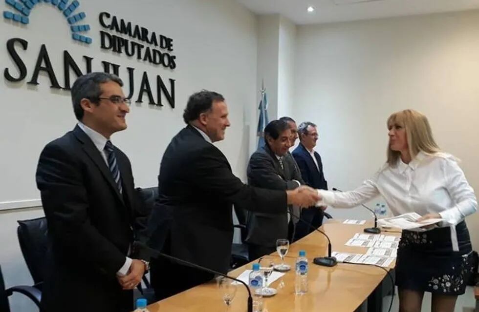 Juan Pablo Ortega (a la izquierda) es el director de la Escuela de Capacitación Judicial, donde Di Vincenzo llevó a cabo su disertación.