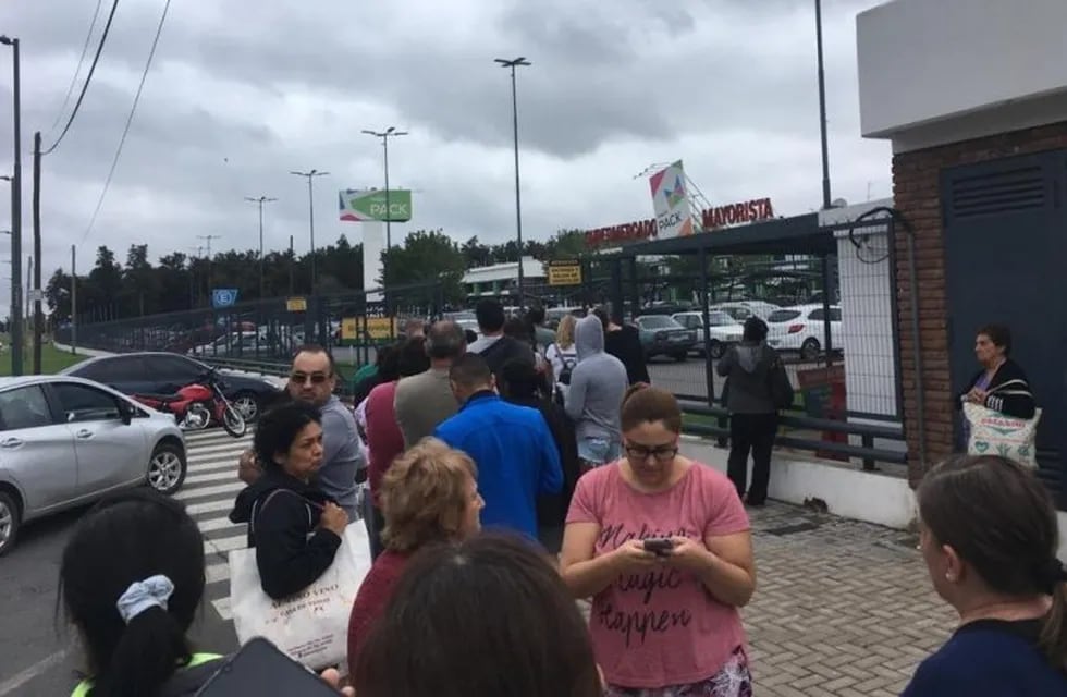 Los encargados del local de Circunvalación y Sorrento decidieron limitar el acceso al estacionamiento. (Vía Rosario)