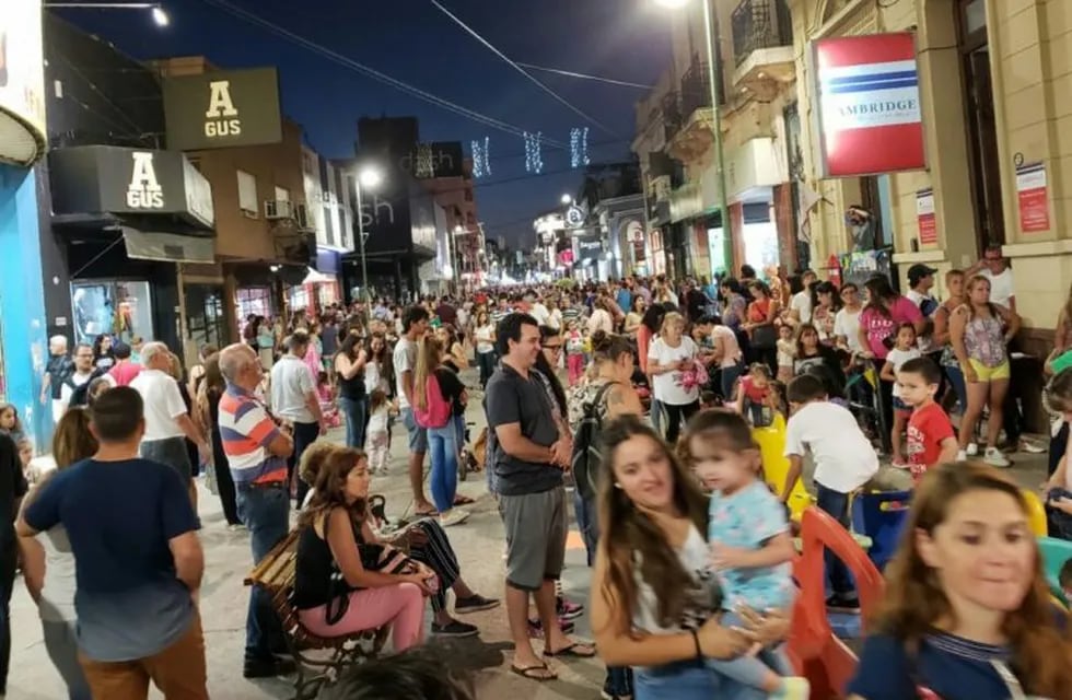 Centro Comercial a Cielo Abierto\nCrédito: Vía Gchú