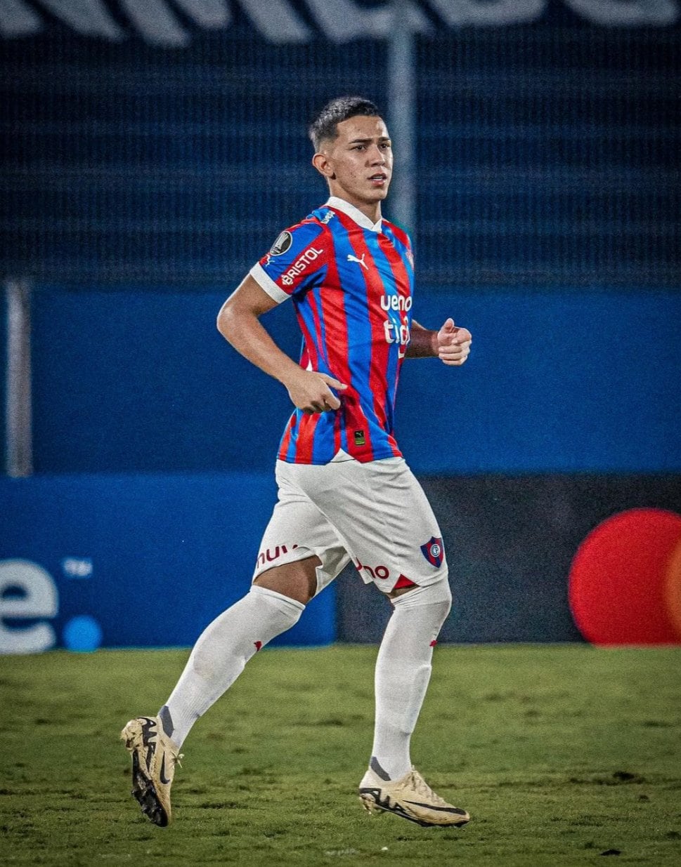 Gabriel Aguayo, extremo de Cerro Porteño de Paraguay sería el apuntado por Talleres para reemplazar a Ramón Sosa