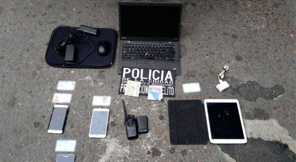 Tres cordobeses detenidos por utilizar inhibidores de alarmas para robar autos en Buenos Aires. (Fotos Policía de Buenos Aires)