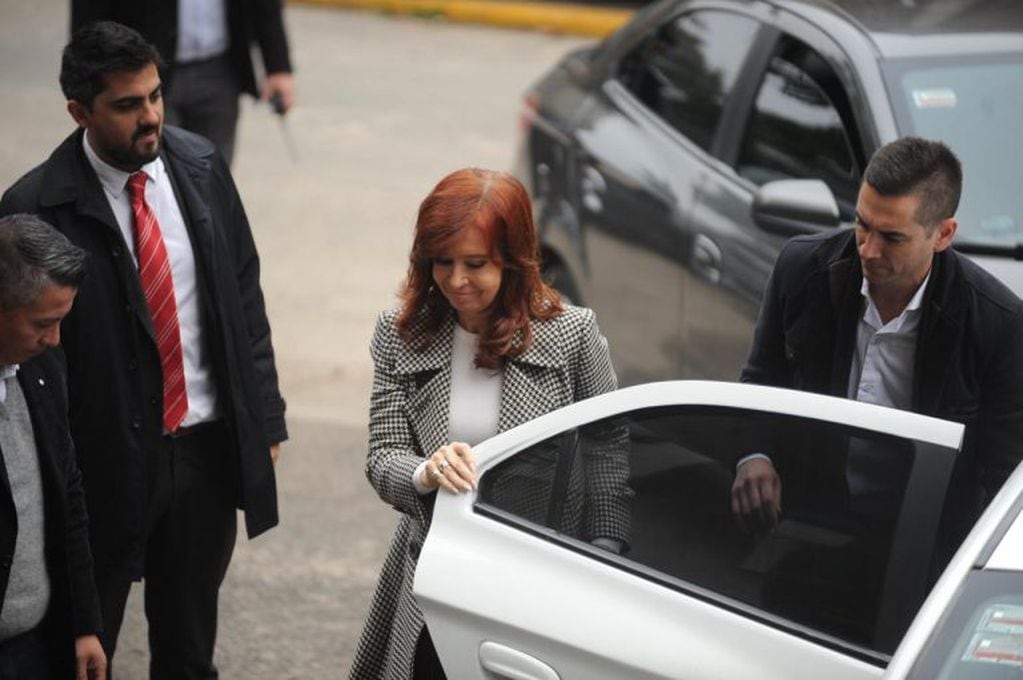 Cristina Kirchner arriba a los tribunales de Comodoro Py para la segunda audiencia por la causa Vialidad. Foto: Federico López Claro
