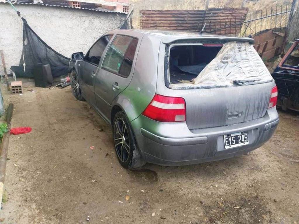 Se constató un foco ígneo en un VW Polo que estaba secuestrado y retenido a disposición del Tribunal de Faltas local.