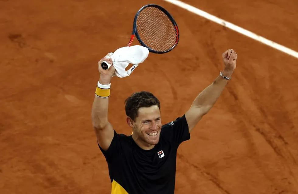 Partidazo en Roland Garros: Diego Schwartzman venció a Dominic Thiem y se metió en semifinales. (EFE)