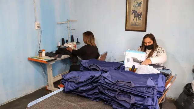 Mujeres máquinas de coser san rafael