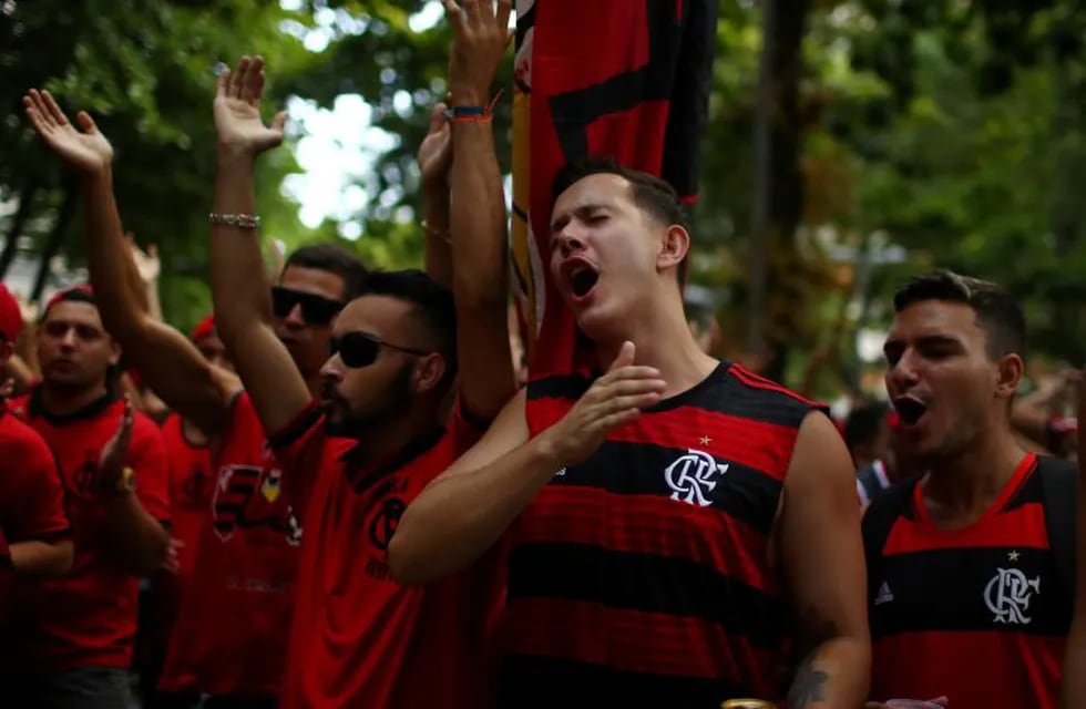 Hinchas del Flamengo se reunieron a conmemorar a las victimas. REUTERS/Pilar Olivares