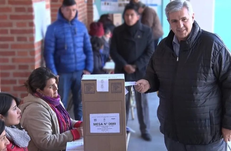 Carlos Haquim vota en la PASO, en Jujuy