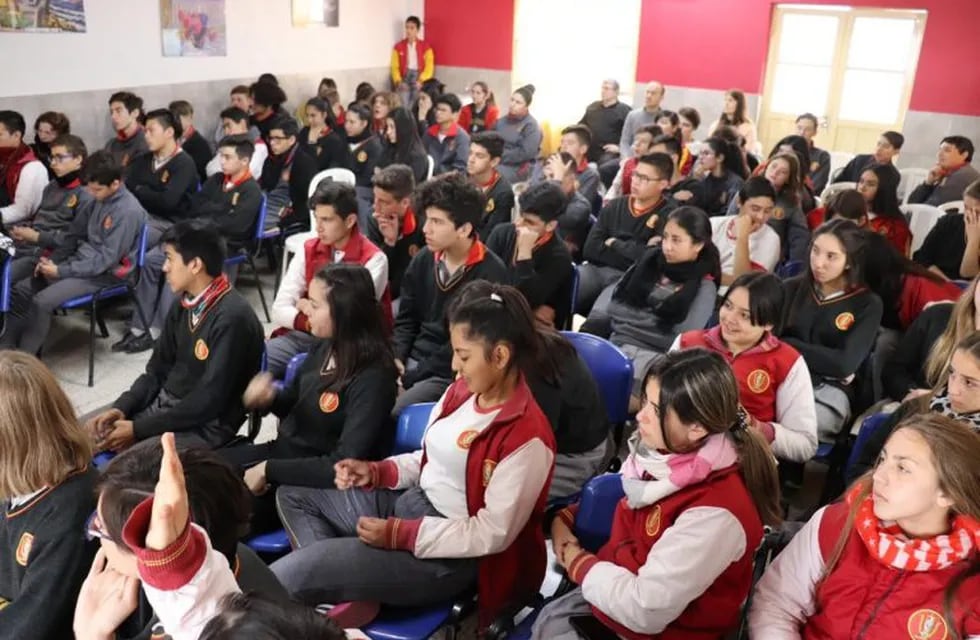 Alta Gracia: los alumnos del Instituto Superior Manuel de Falla participaron de una charla sobre salud sexual.